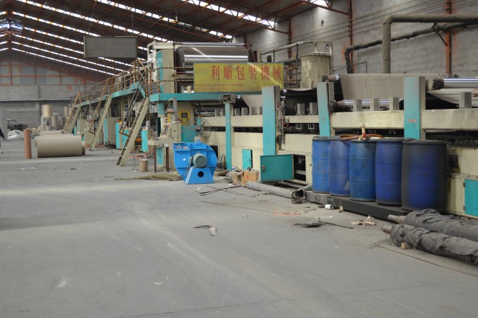 灰纸板生产车间成流水线