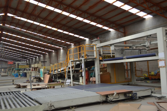 灰纸板生产车间东南角