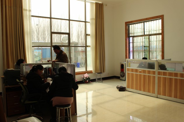 老板在视察工作